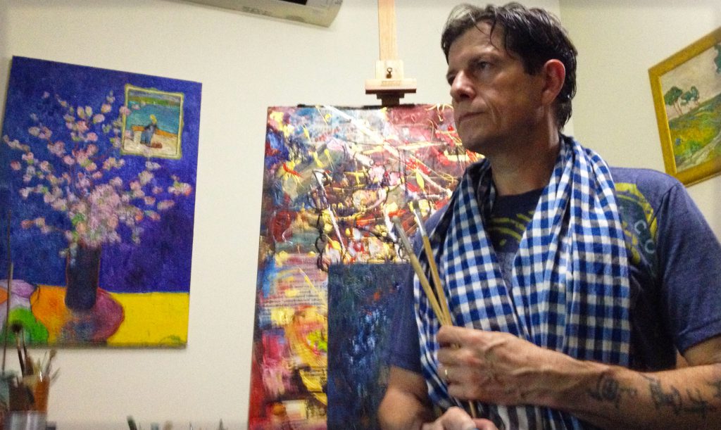 le grand peintre avec le pinceau entrain de peindre